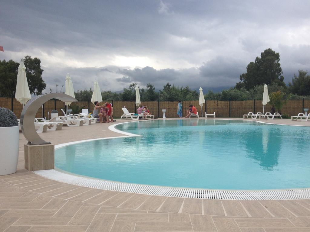 Camping Villaggio Riviera Foce Varano Exterior photo