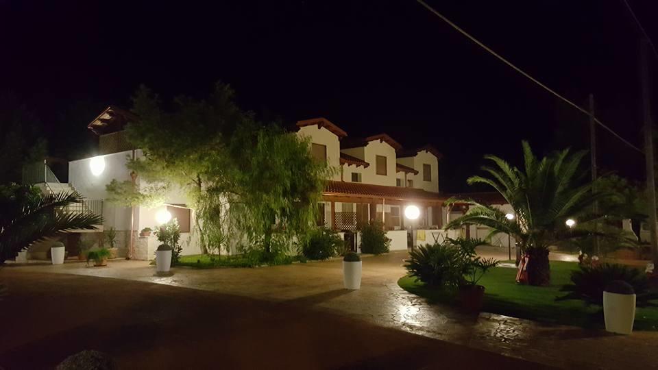 Camping Villaggio Riviera Foce Varano Exterior photo